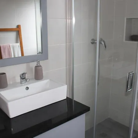 Pedras Negras House * Biscoitos (Terceira)